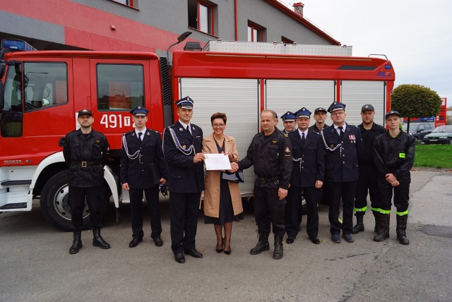 Wóz strażacki trafił do Brodów. Więcej na kolejnych zdjęciach