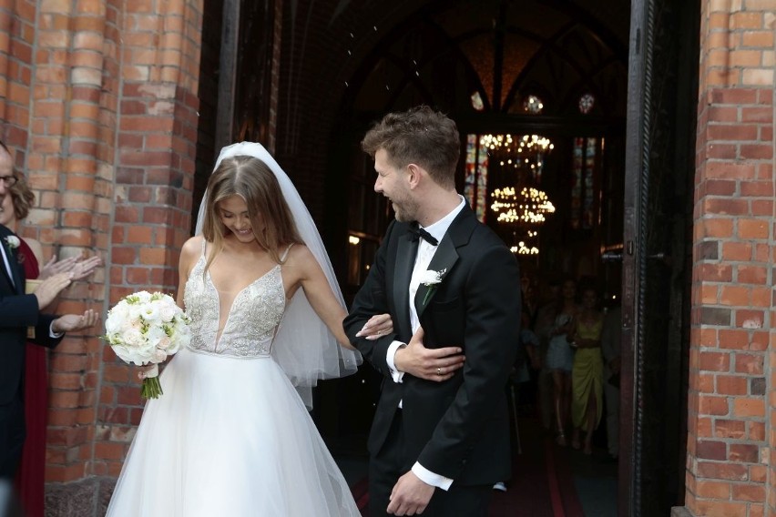 To był ślub roku! Joanna Opozda i Antek Królikowski powiedzieli sobie "tak". Panna młoda wyglądała przepięknie! Zobaczcie zdjęcia