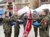 Uczniowie klas mundurowych ślubowali na Rynku w Starachowicach (ZDJĘCIA)