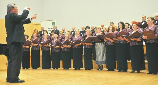 Ogromne brawa otrzymał chór Moderato po zakończeniu koncertu jubileuszowego, który się odbył w Filharmonii Zielonogórskiej
