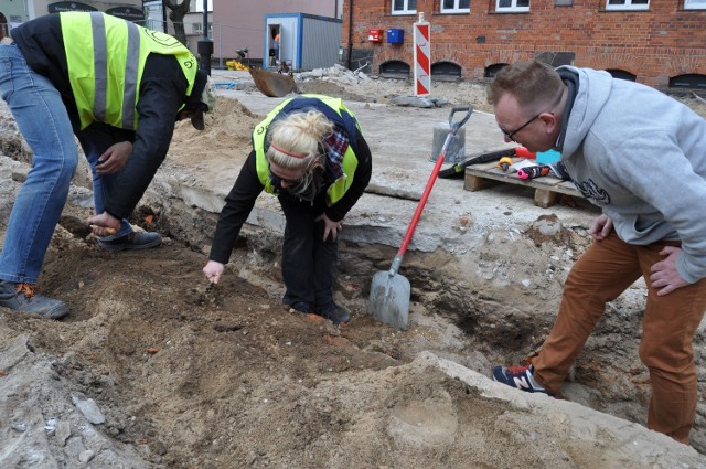 Archeologiczne badania sondażowe na placu Wolności