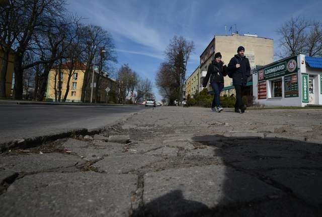 Metryka nie ma znaczenia, remont tego odcinka chodnika jest potrzebny