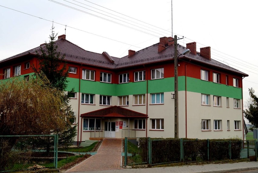 Ośrodek Zdrowia w Dąbrowie Zielonej po termomodernizacji.