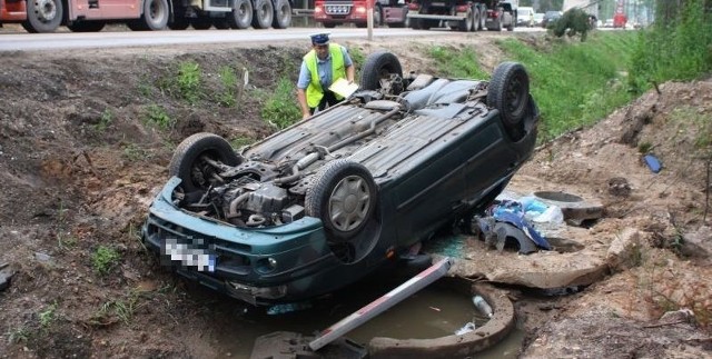 Fiat brava rozbity w Barczy. (Fot. A, Piekarski)