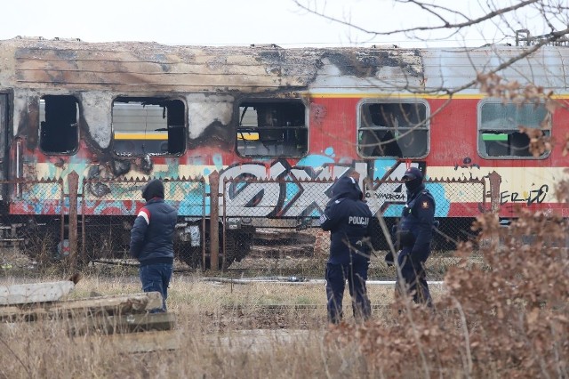 Pożar wagonów kolejowych na bocznicy, w pobliżu ulicy Paczkowskiej we Wrocławiu