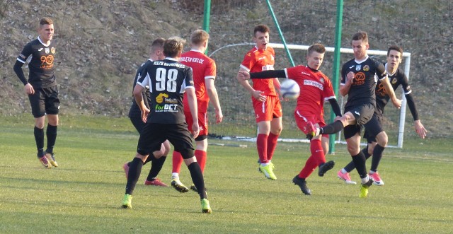 W Kielcach Orlęta przegrały z trzecioligowym KSZO 1929 Ostrowiec 1:3.