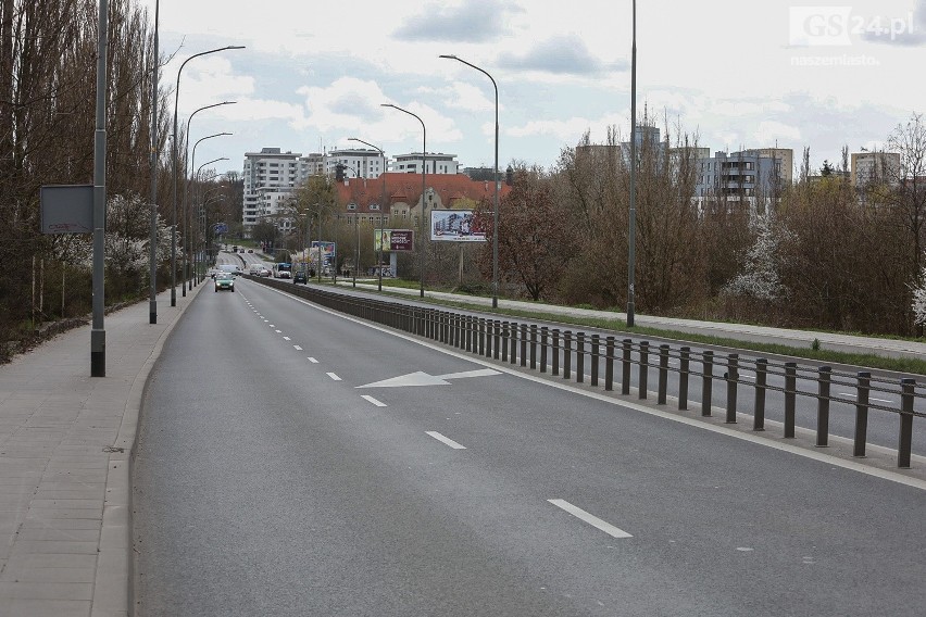 Na ulicach Szczecina widać zmniejszony ruch pojazdów 