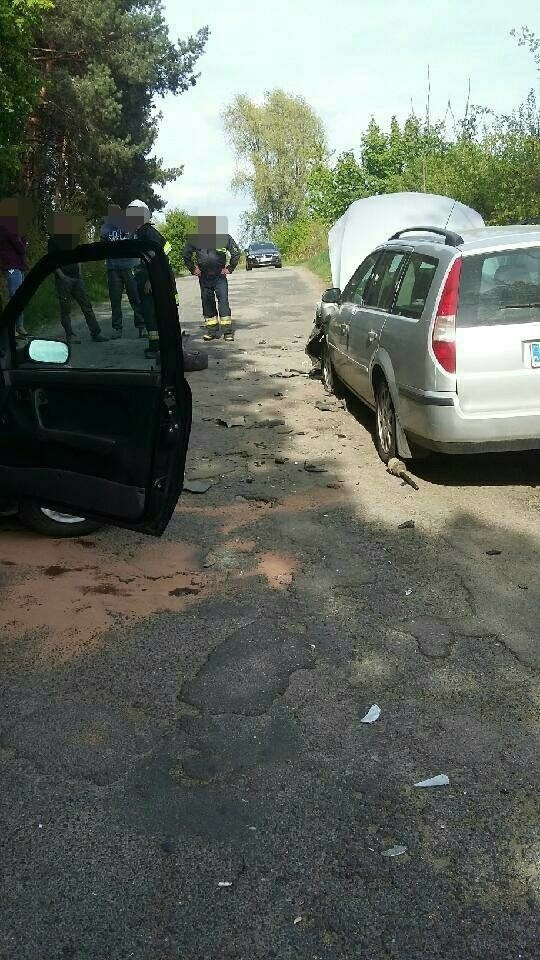 Wypadek pod Strzelinem. Czołowe zderzenie dwóch aut [ZDJĘCIA]                                  