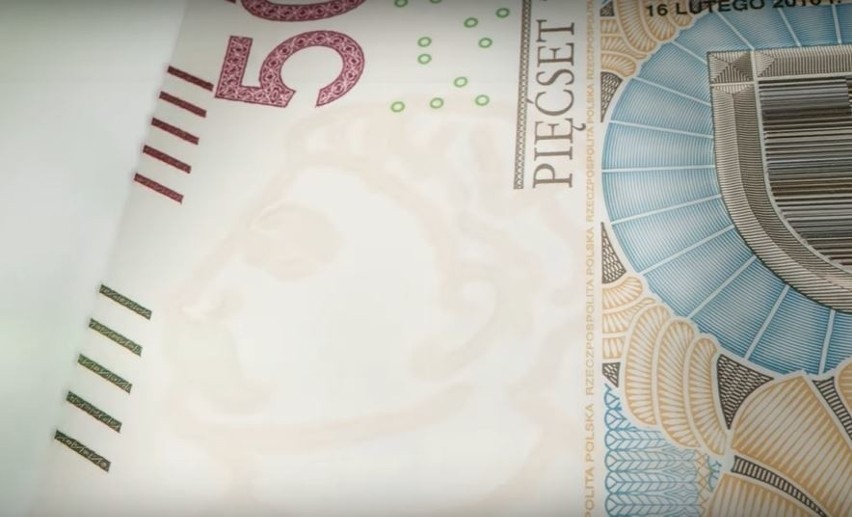 Banknot 500 zł jest poficjalnym środkiem płatniczym w...