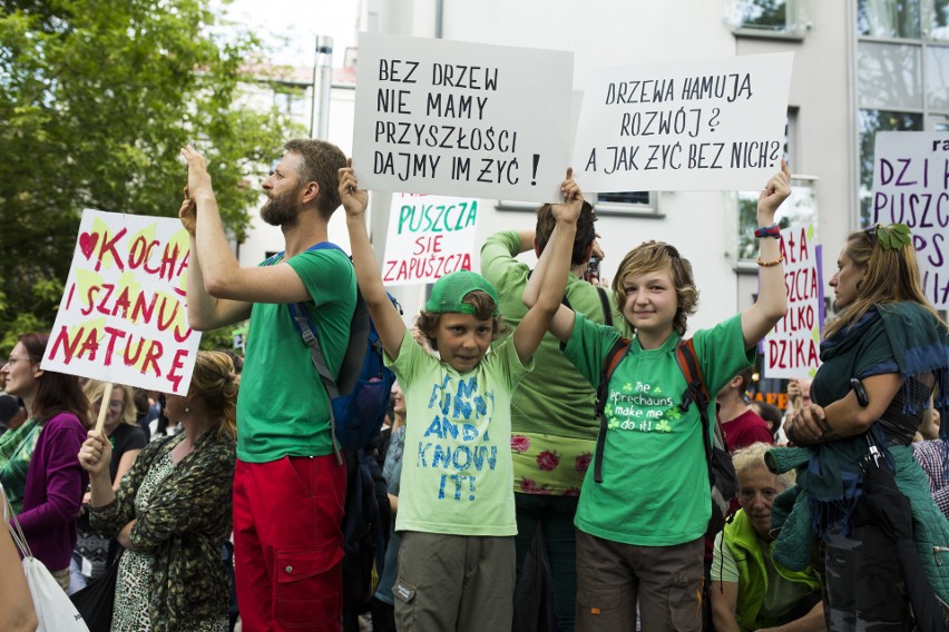 Sesja UNESCO odbyła się w cieniu protestów