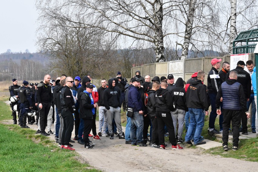 Trzecia liga. Byłeś na derbach Spartakus Daleszyce - KSZO 1929 Ostrowiec? Znajdź się na zdjęciach [WIDEO]