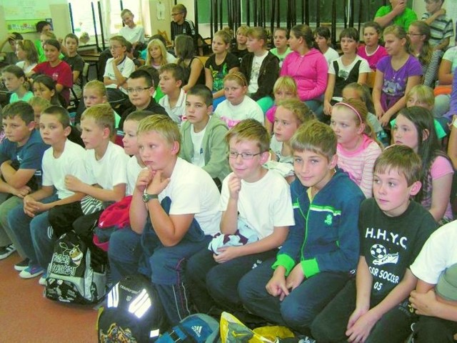 Uczniowie Zespołu Szkół w Korycinie oglądali spektakl przez internet