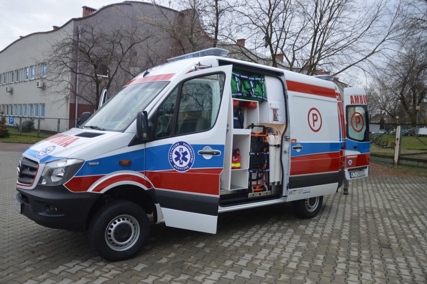 Tarnowskie pogotowie ratunkowe z nowym ambulansem [ZDJĘCIA]