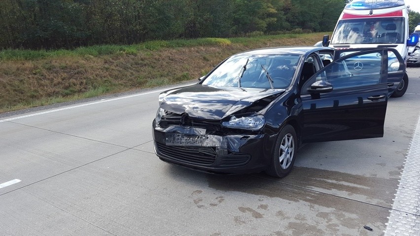 Wypadek na A4 pod Wrocławiem. Zderzyły się 3 samochody