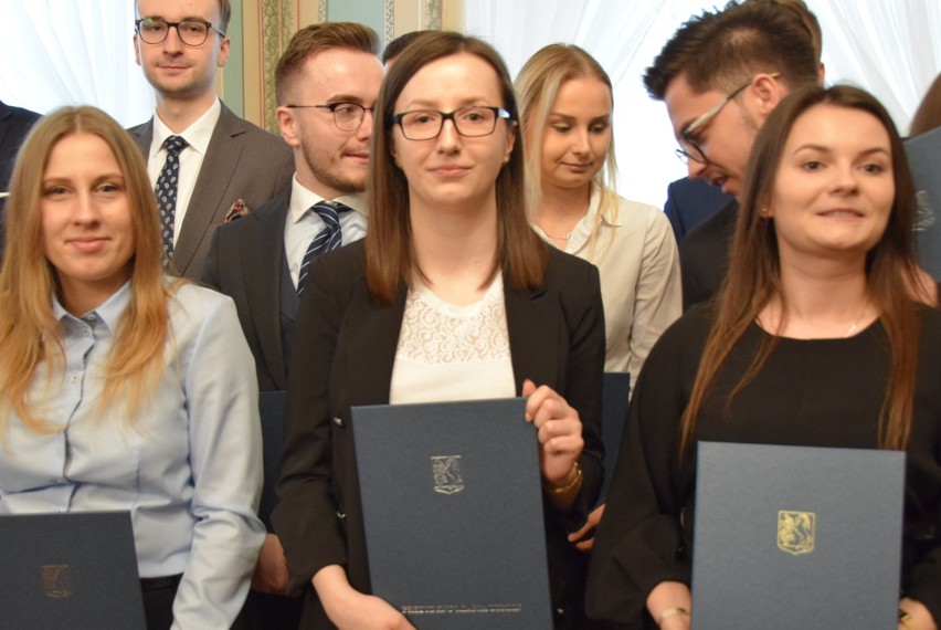 89 studentów i doktorantów dostało stypendia z kasy lubelskiego ratusza. Tysiące złotych dla zdolnych i promujących miasto