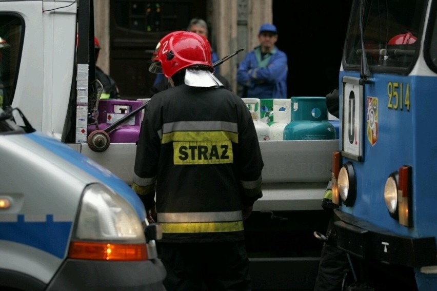 Wypadek na Piastowskiej. Ciężarówka z butlami gazowymi zderzyła się z tramwajem