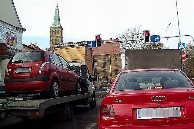 Po opublikowaniu w internecie filmu z wyczynem drogowego pirata na skrzyżowaniu ul. Staszica i Waszkiewicza w Międzyrzeczu, kierowca sam się zgłosił na policję. 