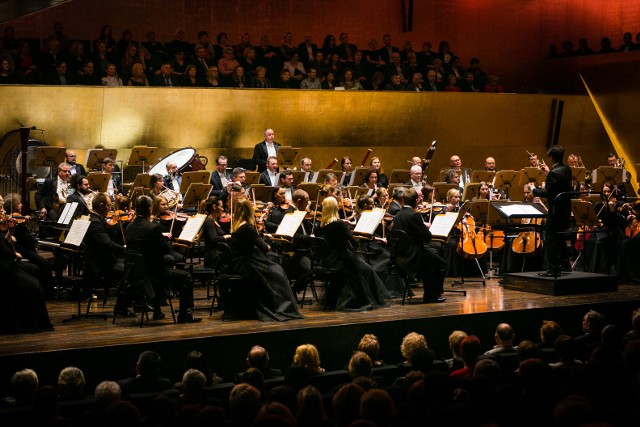 Najpiękniejsze arie, duety operowe i operetkowe zabrzmiały podczas Koncertu Prezydenckiego w szczecińskiej filharmonii. Na koncert, który tradycyjnie odbywa się na początku roku, przyszło wiele znamienitych gości.W koncercie wystąpili:   Joanna Woś - sopran i Arnold Rutkowski - tenor, a orkiestrę poprowadził Bassem Akiki.Joanna Woś to wokalistka (sopran koloraturowy) o niezwykle rozległej skali głosu, specjalizująca się w śpiewie bel canto. Arnold Rutkowski to jeden z najbardziej rozpoznawalnych na świecie polskich tenorów. Bassem Akiki to dyrygent urodzony w Libanie. W 2016 roku został nominowany do nagrody International Opera Awards w kategorii najlepszy dyrygent młodego pokolenia.Koncertu wysłuchało wielu szczecinian.