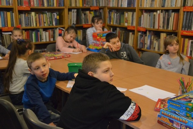 W czasie ferii Miejska Biblioteka Publiczna w Lipnie przygotowała dla dzieci interesujące zajęcia. Do gustu przypadły im zwłaszcza gry planszowe, które powoli wracają do łask. O wiele przyjemniej gra się przecież ze swoim rówieśnikiem niż z bezdusznym komputerem.>> Najświeższe informacje z regionu, zdjęcia, wideo tylko na www.pomorska.pl 