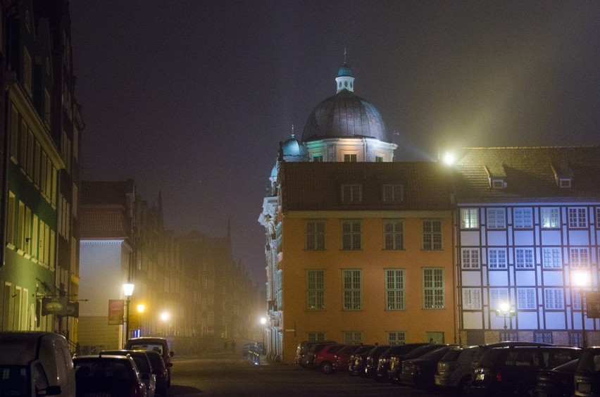 Tajemniczy Gdańsk. Zobaczcie nocne zdjęcia Gdańska spowitego mgłą