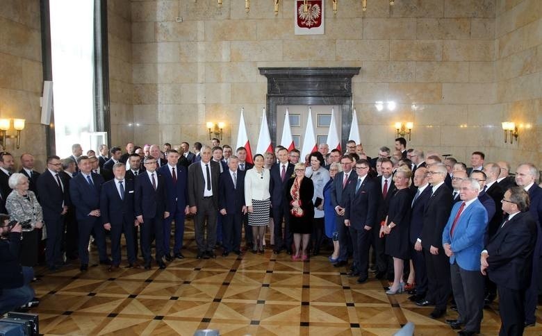 Prezydent Andrzej Duda podpisał we wtorek w Katowicach...