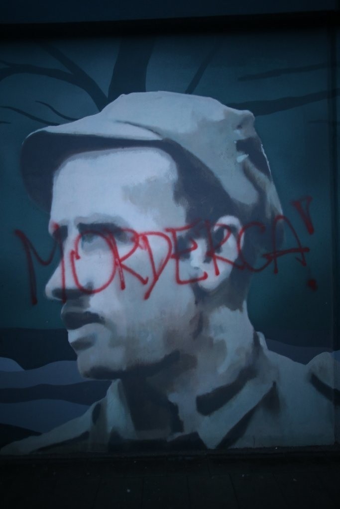 Napis "morderca" na muralu Żołnierzy Wyklętych w Gdańsku [ZDJĘCIA]