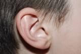 Leczeniu słuchu. Implanty znacznie poprawiaja jakość życia