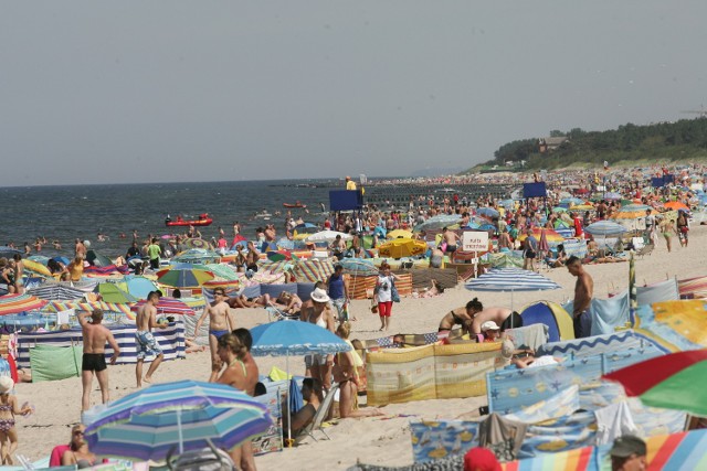 Sezon nad Bałtykiem się wydłużył. Od czerwca do końca września trudno będzie znaleźć wolne miejsce na plaży