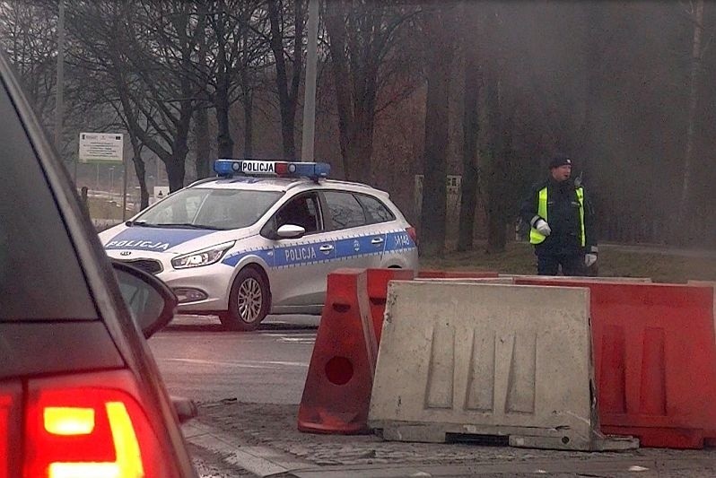 Policja zdecydowała o rozdzieleniu kolumny na dwie, żeby nie...