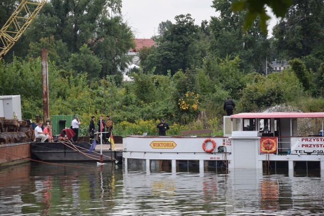 W nocy z piątku na sobotę statek Wiktoria zaczął tonąć. W poniedziałek rozpoczęło się wypompowywanie wody