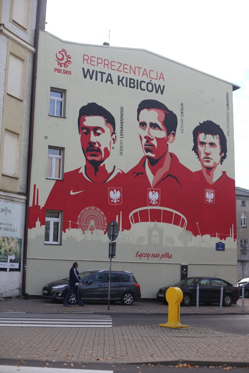 Mural PZPN w Chorzowie powstał na ścianie budynku przy ul....
