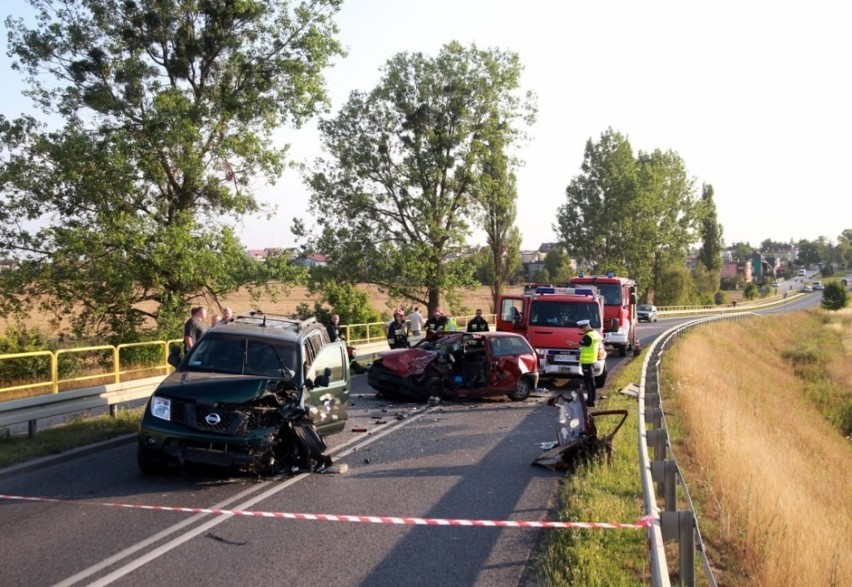 Do zderzenia dwóch samochodów doszło na wiadukcie tuż przed...