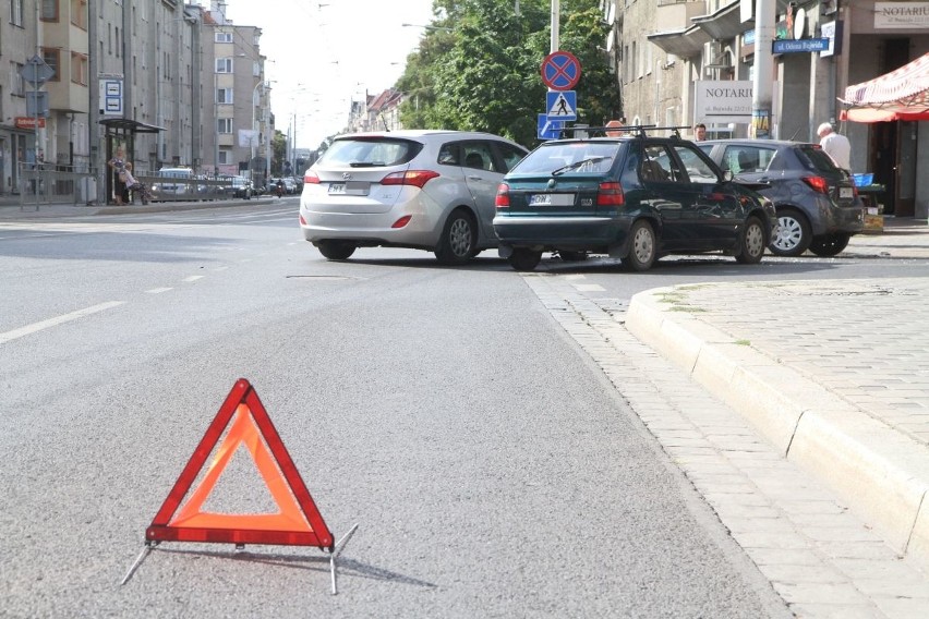 Wypadek koło Kredki i Ołówka. Trzy auta zniszczone, były utrudnienia w ruchu (ZDJĘCIA)