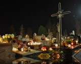 Złodzieje na cmentarzu w Zwoleniu. Trwa liczenie strat