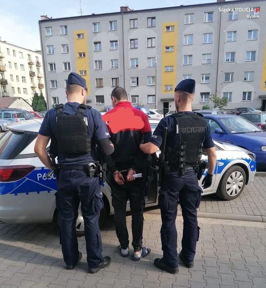 Policjanci z Rybnika zatrzymali 26-latkę oraz mężczyznę,...