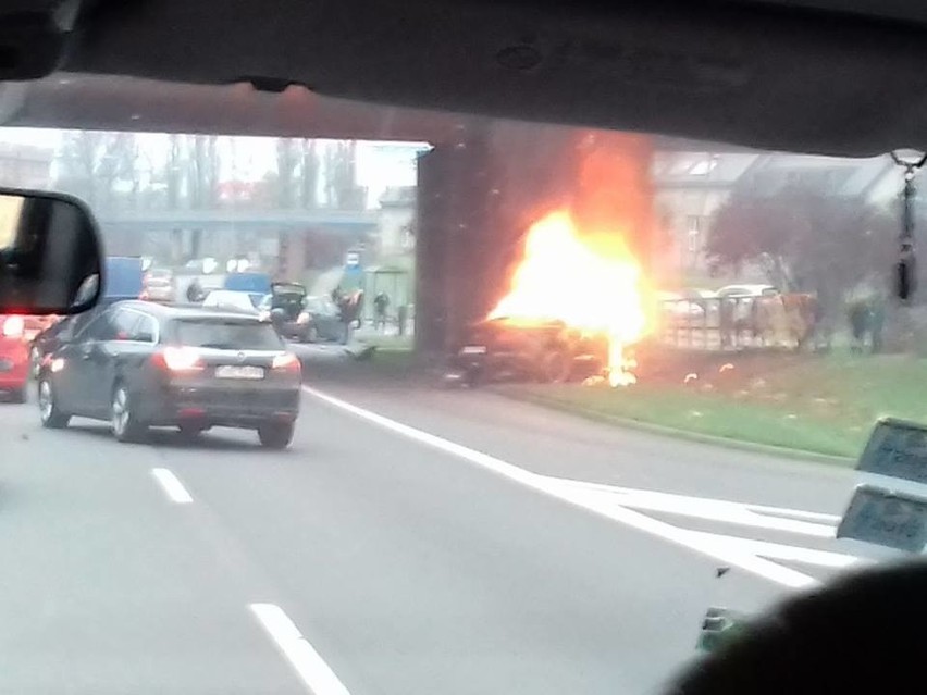 Tragiczny wypadek na DTŚ w Chorzowie. Kierowca uderzył w...