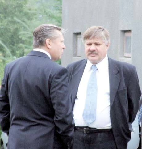 Wojewoda Jan Dobrzyński (z lewej) to protegowany Krzysztofa Jurgiela. Czy dzięki niemu zostanie marszałkiem?