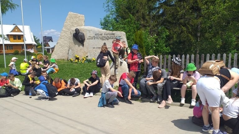 Czerwiec to czas szkolnych wycieczek. Uczniowie z Iwanisk zwiedzali Kraków i Zakopane. Zobacz zdjęcia 