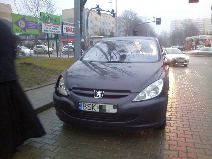 Peugeot kierowany przez księdza uderzył w tył dostawczego...