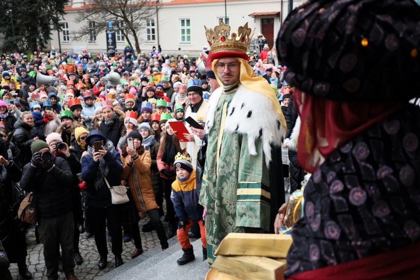 Kacper, Melchior i Baltazar zawitali do Lublina. Orszak Trzech Króli przeszedł ulicami miasta. Zobacz zdjęcia