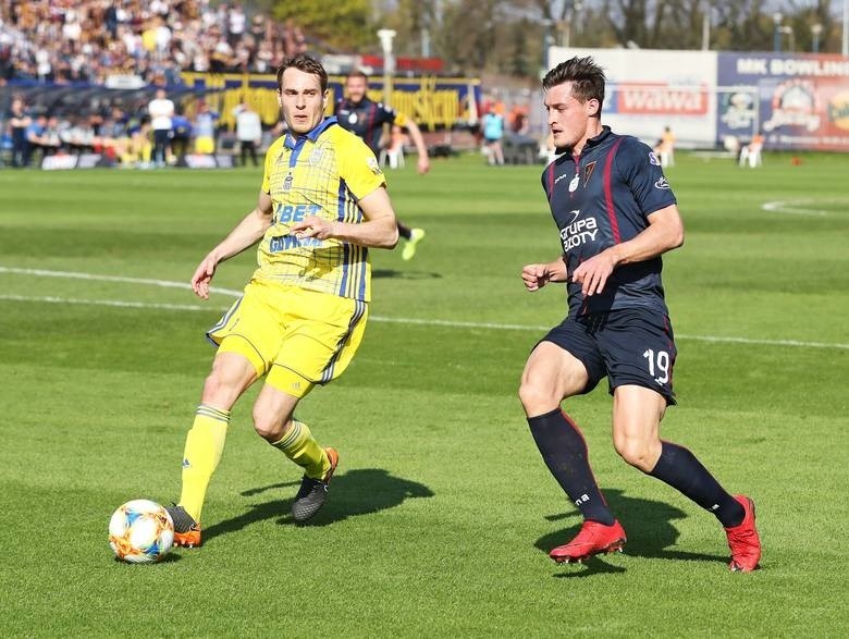 Pogoń Szczecin - Arka Gdynia. Sześć bramek i szalony mecz w Szczecinie. Arka kończyła go w dziesiątkę [zdjęcia]