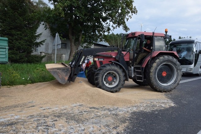 Wypadek na drodze krajowej nr 11 koło Turowa.