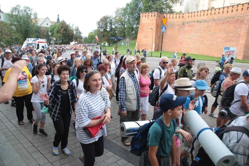 Kraków. Pielgrzymi tłumnie ruszyli na Janą Górę [ZDJĘCIA]