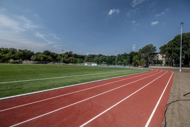 W ubiegłym roku na Golęcinie wybudowano boisko do piłki nożnej oraz infrastrukturę lekkoatletyczną. Na zimę mają one być przykrywane balonem. Na ten cel zarezerwowano pieniądze w tegorocznym budżecie