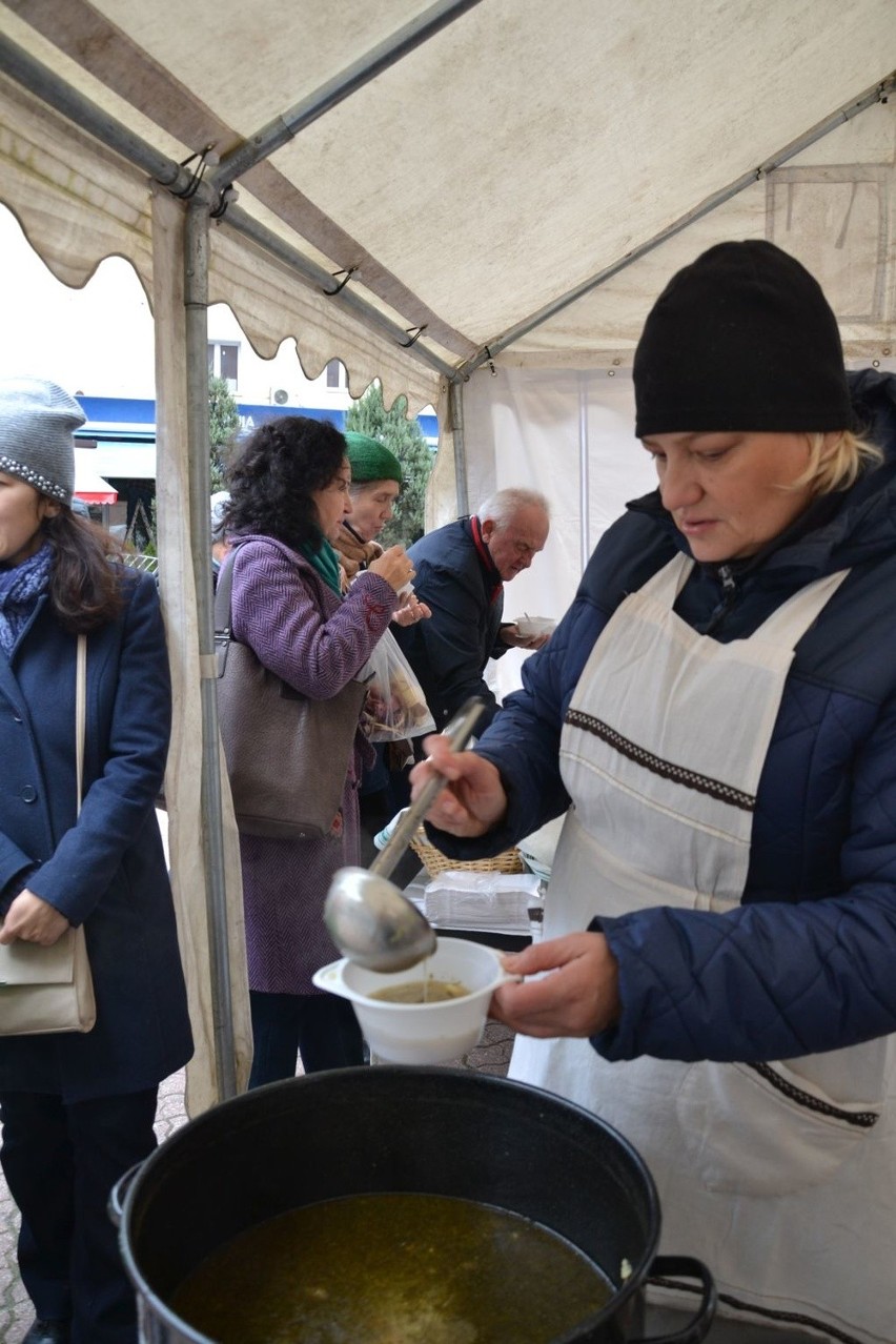 Degustacja gorącej kartoflanki na gęsinie i kanapek z okrasą...