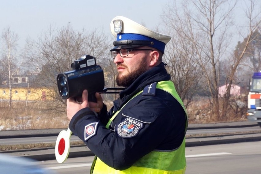 Policja w Żorach rozdawała walentynkowe serduszka