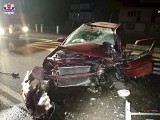 Wólka Dobryńska: Opel zderzył się z autobusem. Kierowca osobówki trafił do szpitala