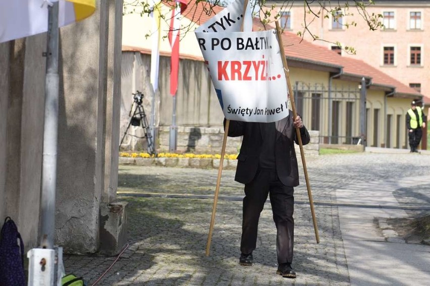 Rocznica chrztu Polski okazją do manifestacji