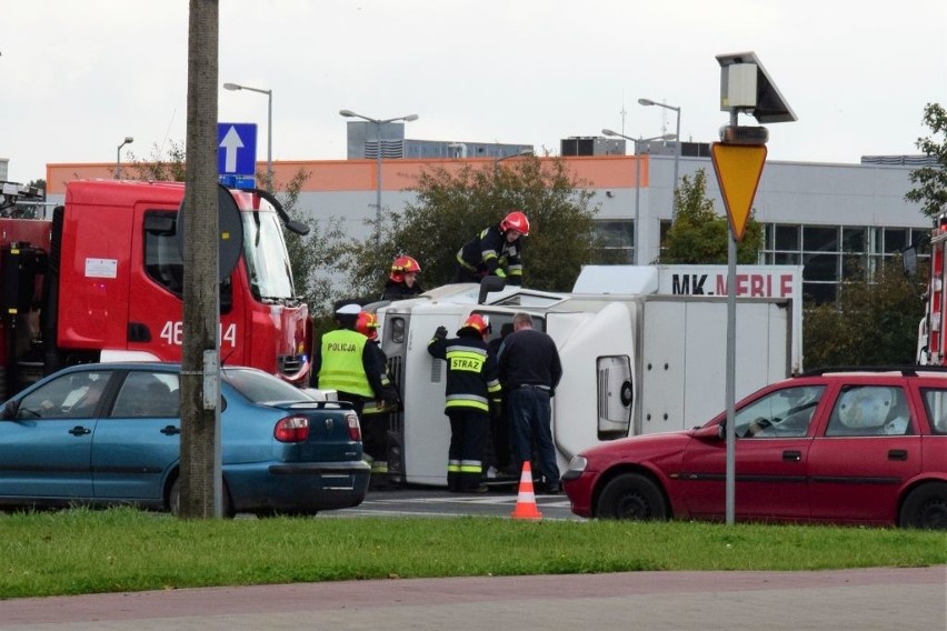 Niemal w samo południe na feralnym skrzyżowaniu alei...