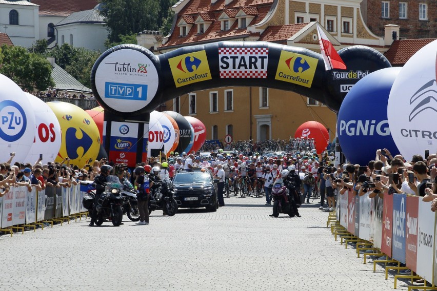Tour de Pologne wystartował z placu Zamkowego w Lublinie. Zobacz początek wyścigu                     